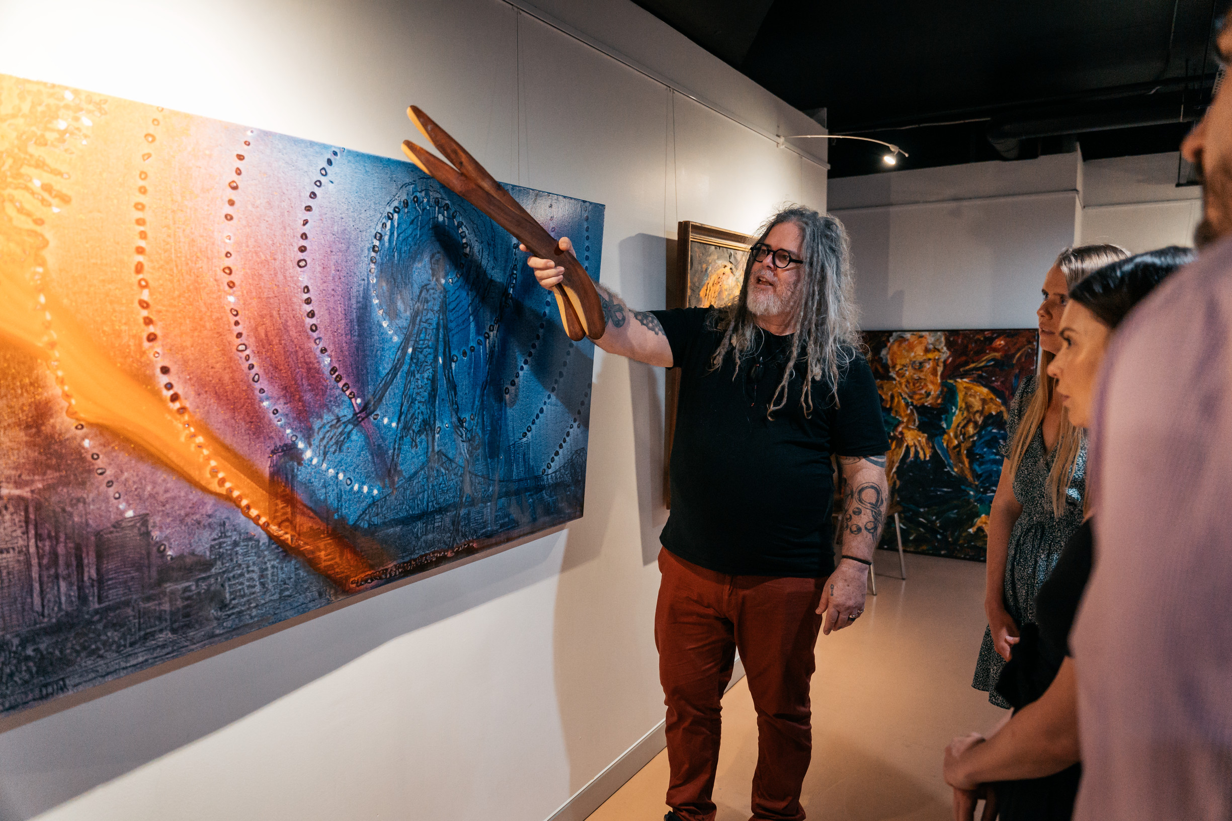 Artist explains Indigenous art to tour group at Birrunga Gallery and Dining Artist explains Indigenous art to tour group at Birrunga Gallery and Dining