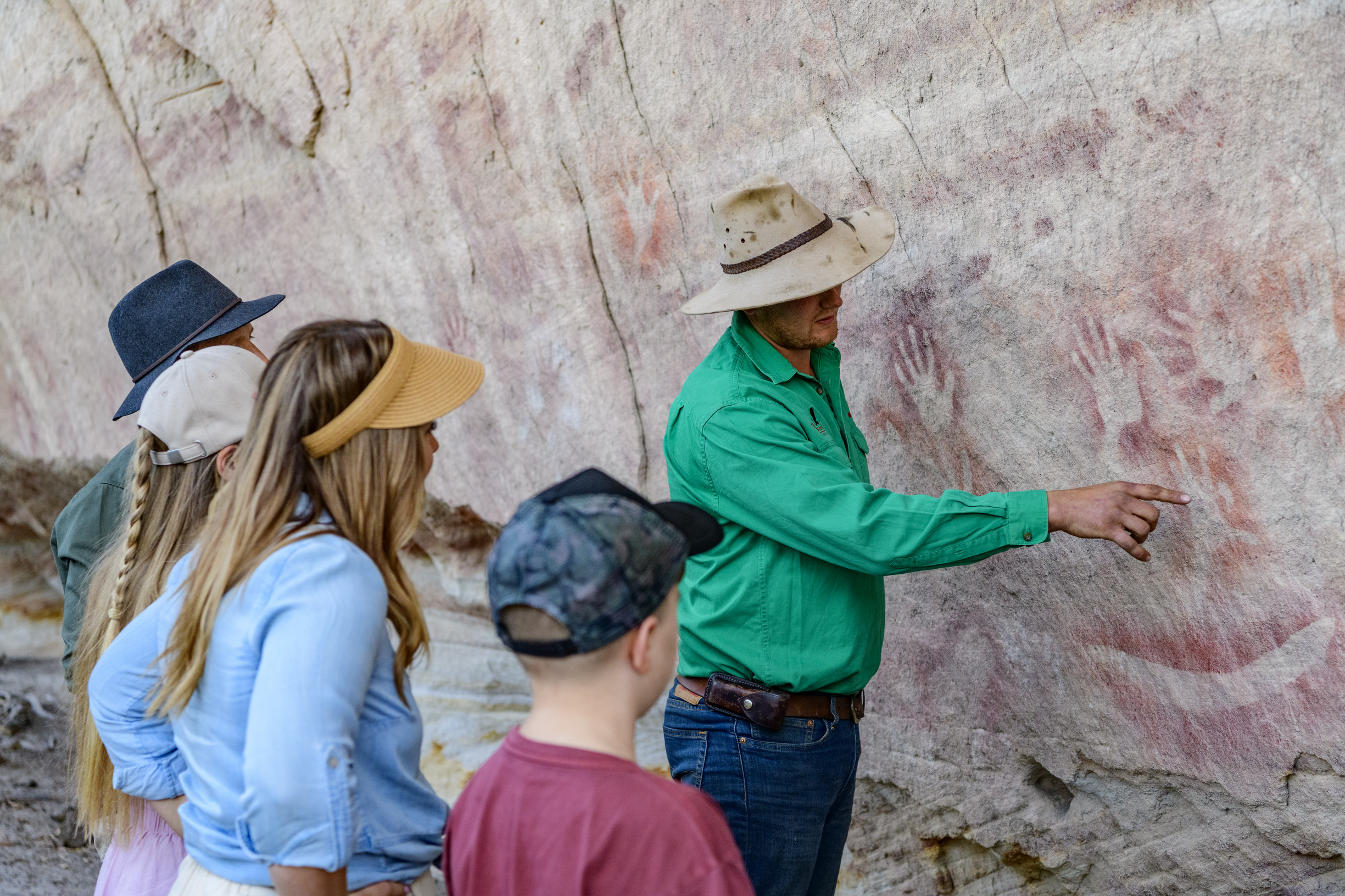 Ranger explains Indigenous rock art to a group of children in Carnarvon Gorge