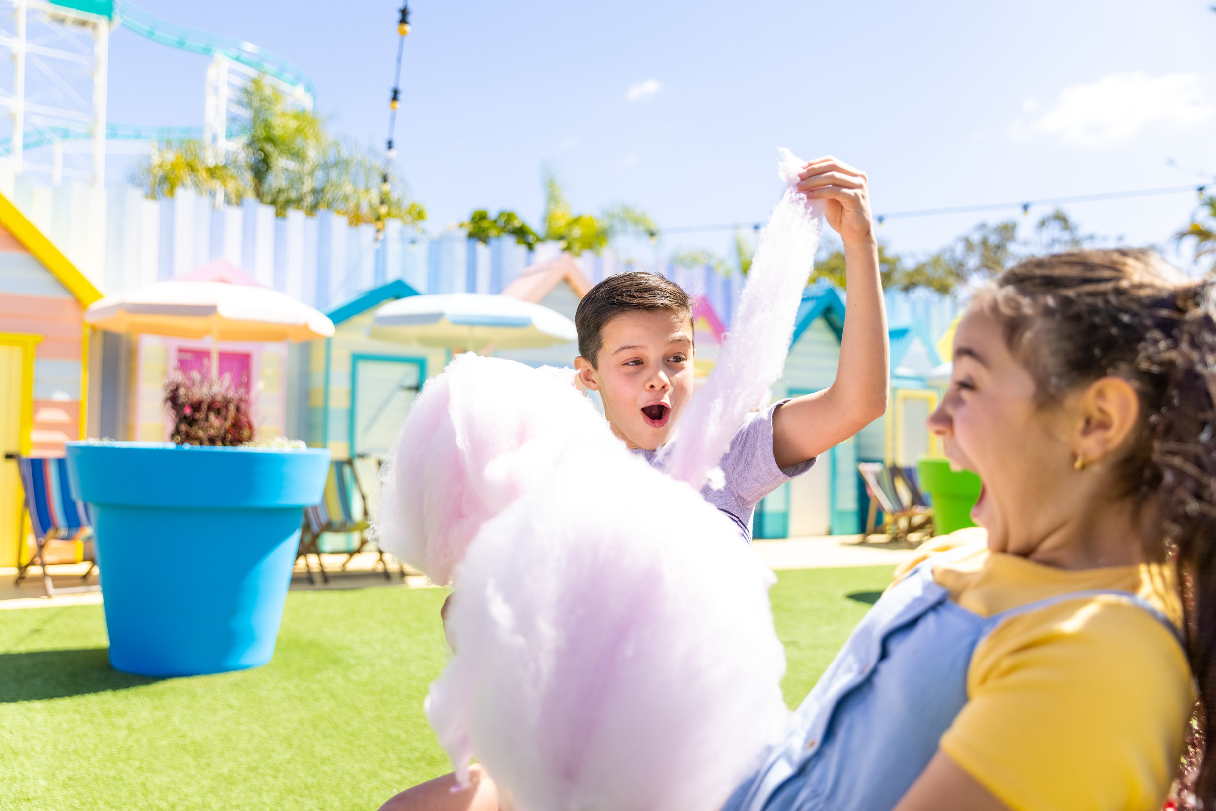 Children eating fairy floss at Dreamworld Children eating fairy floss at Dreamworld