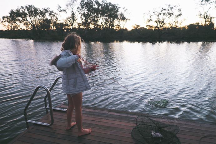 Catching Yabbies at Shandonvale Station Catching Yabbies at Shandonvale Station