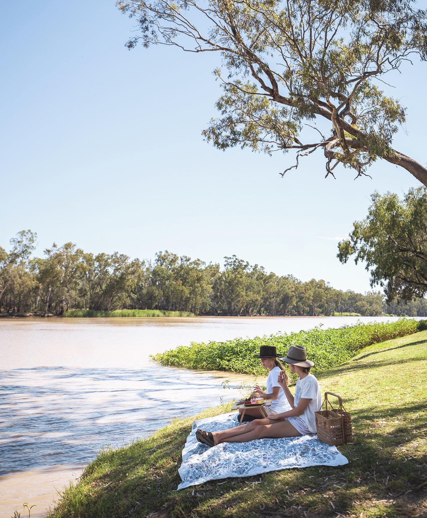 Picnic lunch by the Balonne River, St George | big sky country