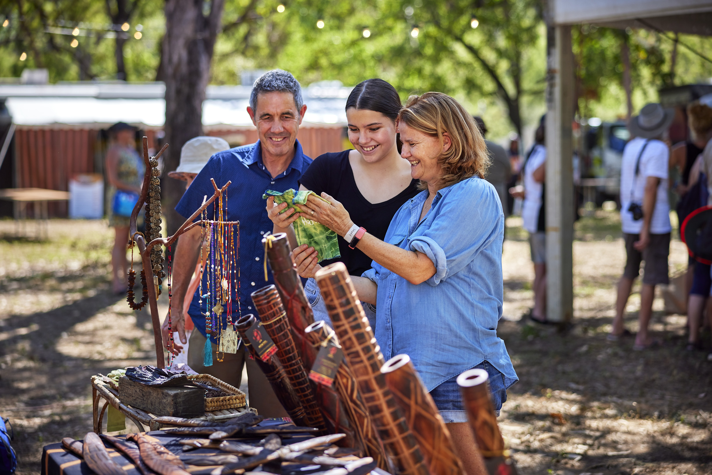 Travellers looking at Indigenous artisan goods during Laura Quinkan Dance Festival 2021 | Road trip Laura Quinkan Indigenous Dance Festival