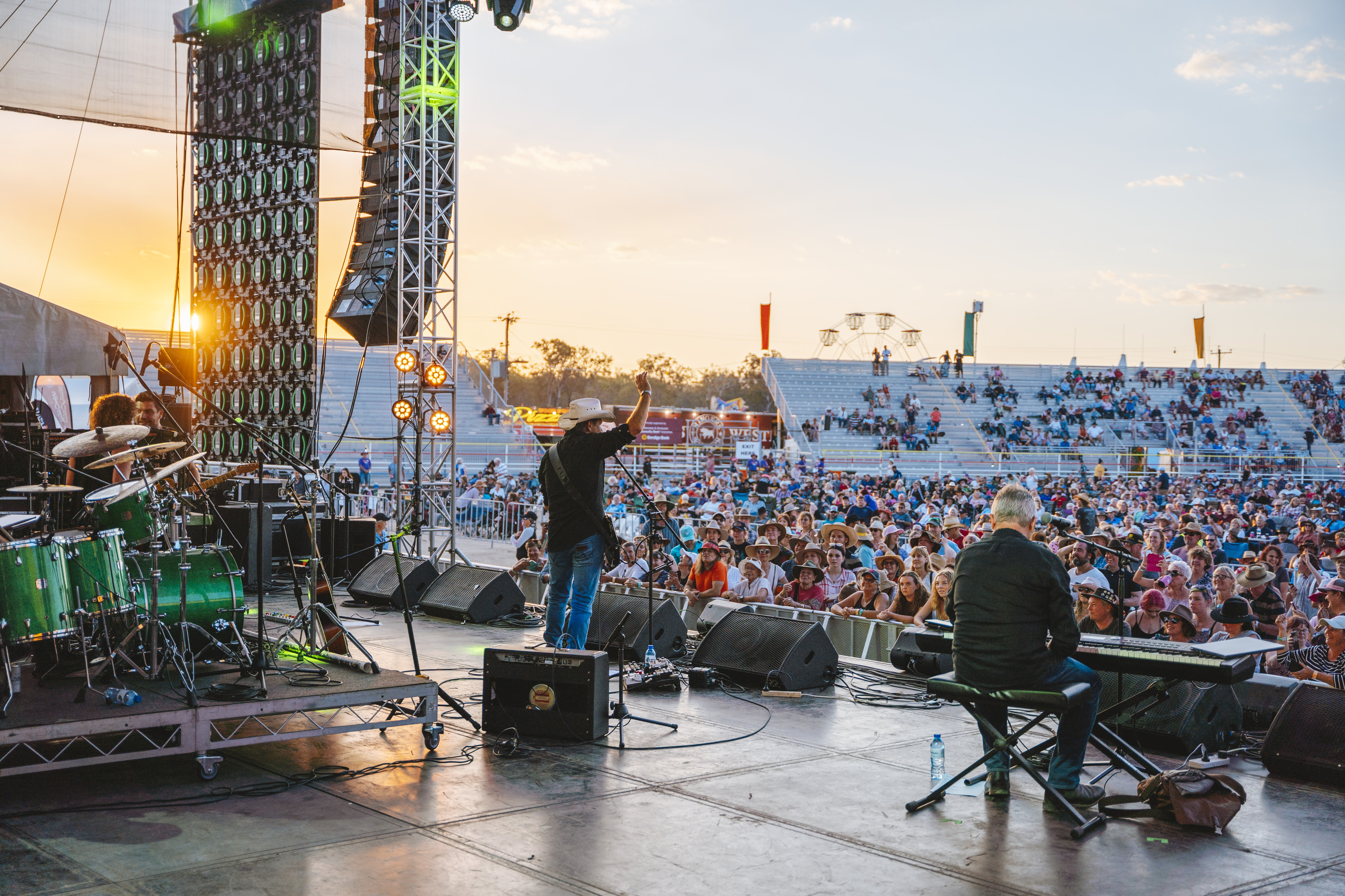 Troy Cassar-Daley at Savannah in the Round