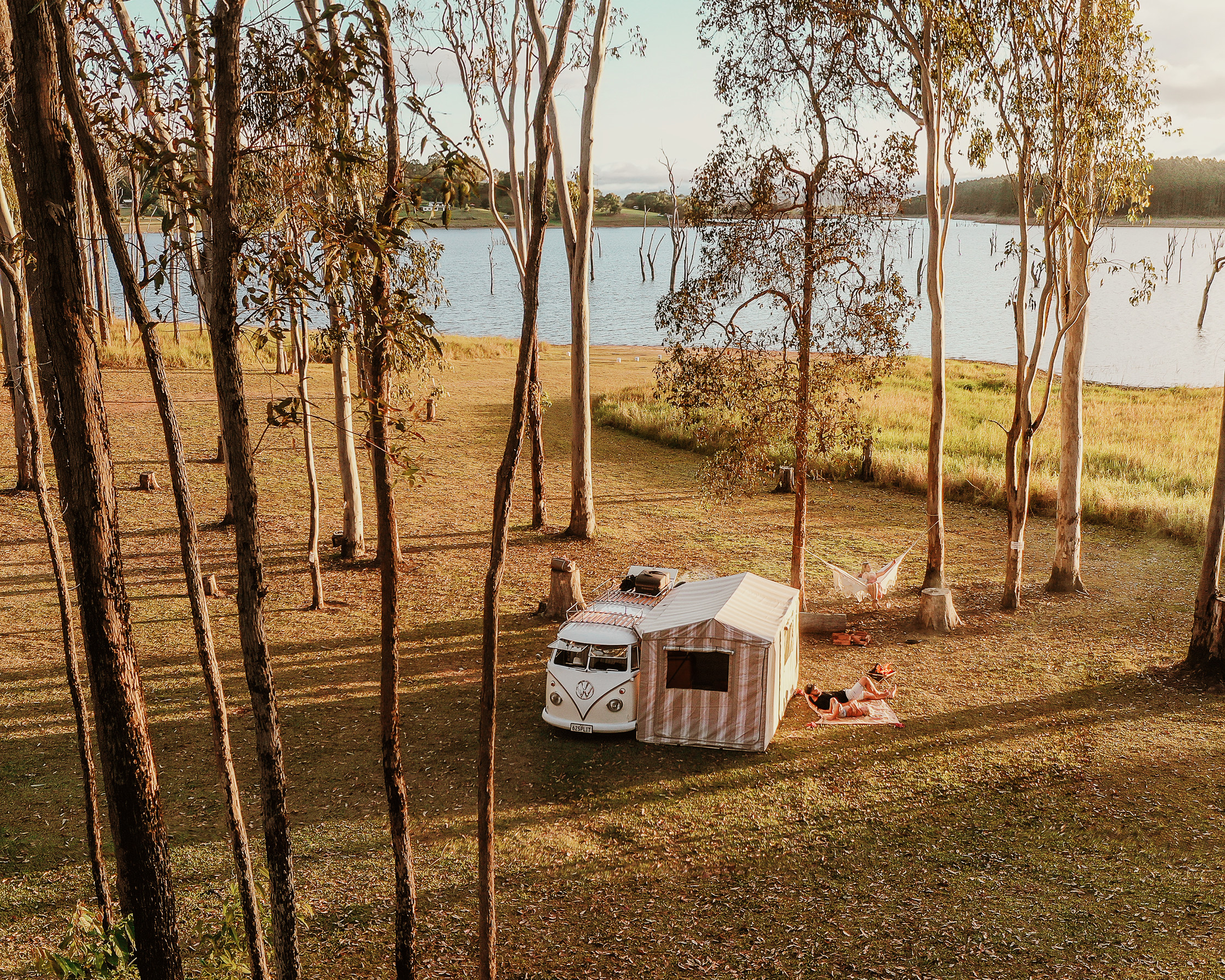 Family camping near the waterfront Lake Tinaroo | camping in the tropics Family camping near the waterfront Lake Tinaroo | camping in the tropics