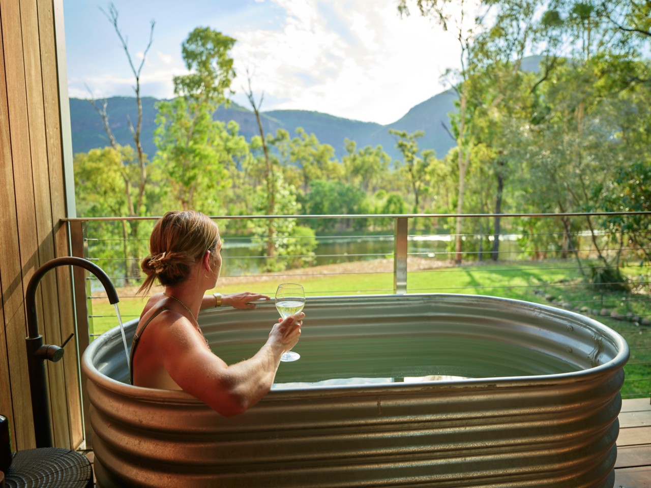 12 Queensland Bathtubs with Amazing Views and How to Stay There